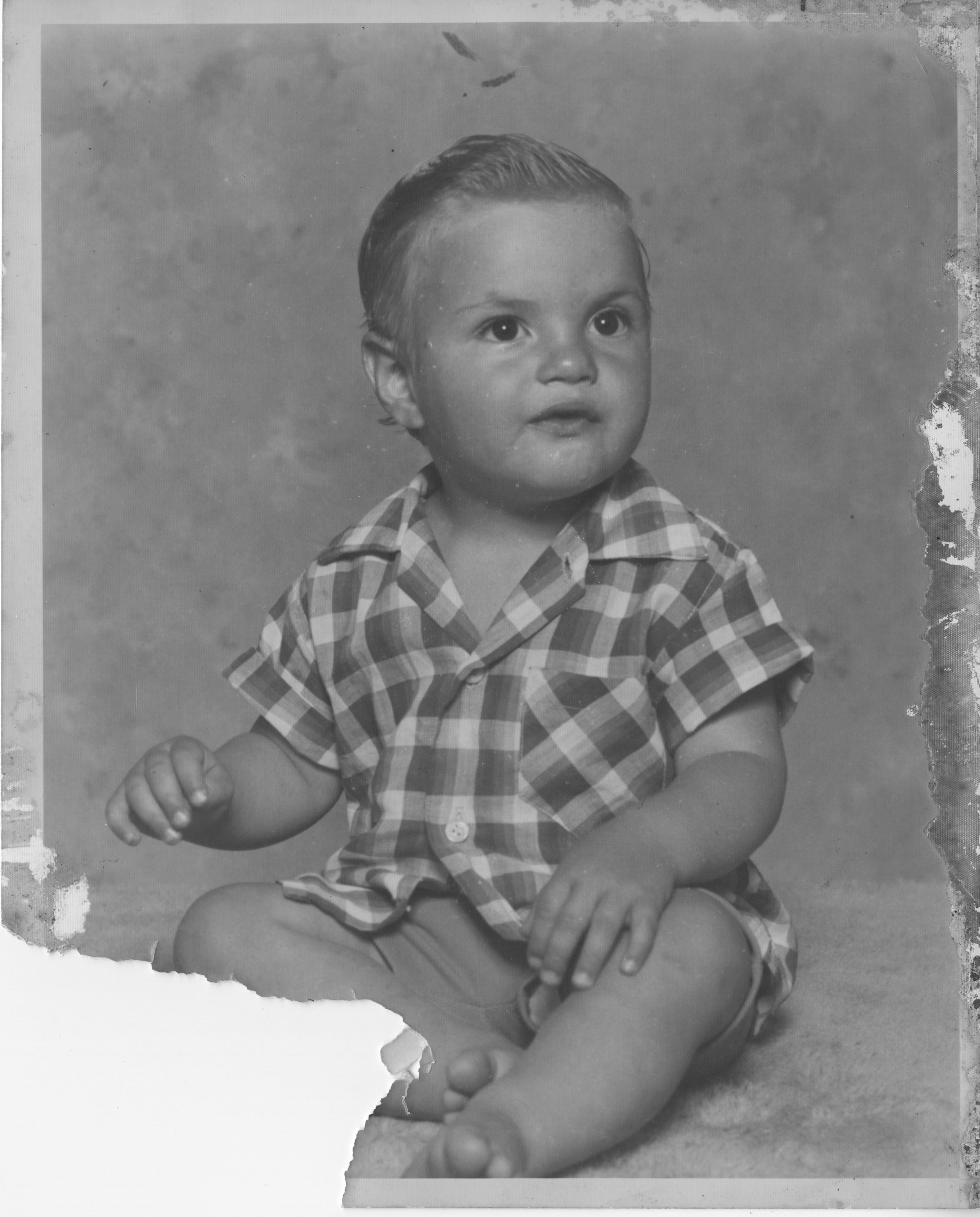 img of small boy before photo restoration